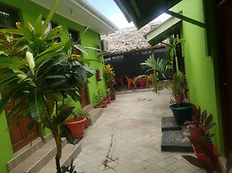 L &j modern backpackers BnB