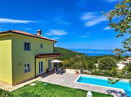 Wonderful Brsec Apartments With Sea View and Shared Pool