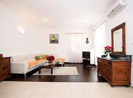 Elegant Lovran Apartment With Sea View