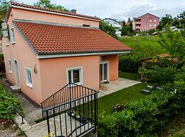 Elegant Holiday Home With Private Gym and Roof Terrace
