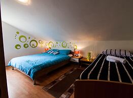 Elegant Holiday Home With Private Gym and Roof Terrace