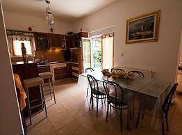 Elegant Holiday Home With Private Gym and Roof Terrace