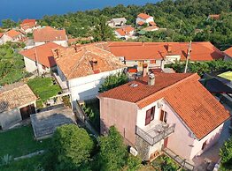 Sunny Holiday Home With Terrace