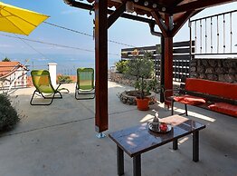 Sunny Holiday Home With Terrace