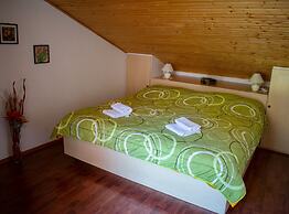Sunny Holiday Home With Terrace
