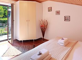 Sunny Holiday Home With Terrace