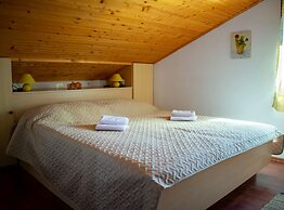 Sunny Holiday Home With Terrace