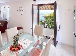Sunny Holiday Home With Terrace