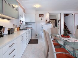 Sunny Holiday Home With Terrace