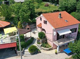 Sunny Holiday Home With Terrace
