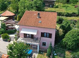 Sunny Holiday Home With Terrace
