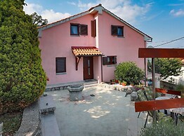 Sunny Holiday Home With Terrace