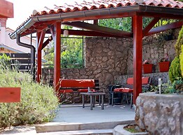 Sunny Holiday Home With Terrace