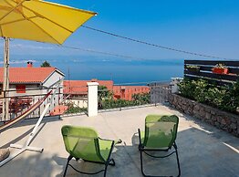 Sunny Holiday Home With Terrace