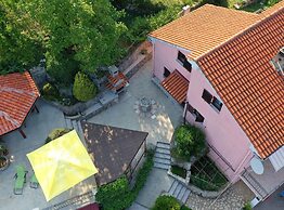 Sunny Holiday Home With Terrace