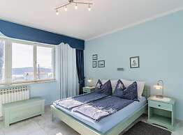 Beachside Serenity Apartments in Barbot
