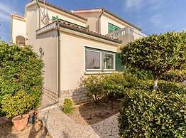 Beachside Serenity Apartments in Barbot