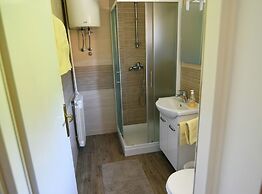 Scenic Retreat Rooms and Family Apartment