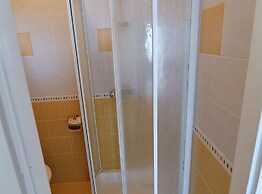 Scenic Retreat Rooms and Family Apartment