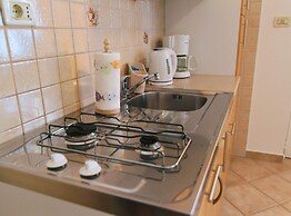 Scenic Retreat Rooms and Family Apartment