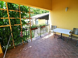 Scenic Retreat Rooms and Family Apartment