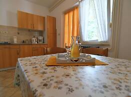 Scenic Retreat Rooms and Family Apartment