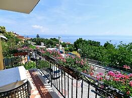 Scenic Retreat Rooms and Family Apartment