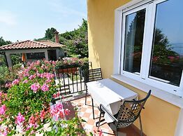 Scenic Retreat Rooms and Family Apartment