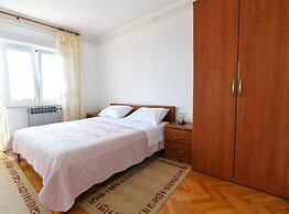 Scenic Retreat Rooms and Family Apartment