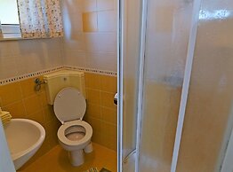 Scenic Retreat Rooms and Family Apartment