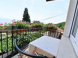 Scenic Retreat Rooms and Family Apartment