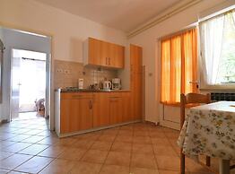 Scenic Retreat Rooms and Family Apartment