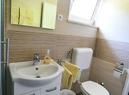 Scenic Retreat Rooms and Family Apartment