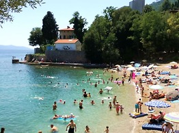 Cozy Lovran Apartment With Balcony