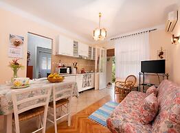 Elegant Lovran Apartment With Large Outdoor Area