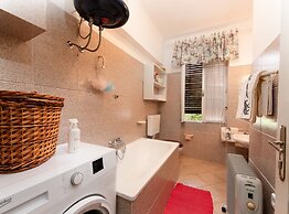 Elegant Lovran Apartment With Large Outdoor Area