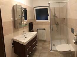 Chic and Cozy Brsec Apartment With Sea View