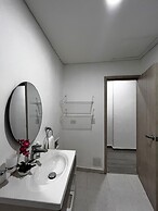 HERMOSO ESTUDIO 311 BY PARCEROS GROUP