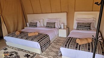 Adrar Luxury Camp