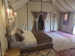 Adrar Luxury Camp