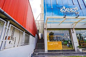 Fabhotel Prime The Waves