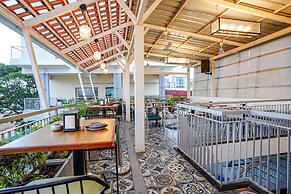 Fabhotel Prime The Waves