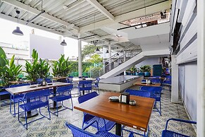 Fabhotel Prime The Waves