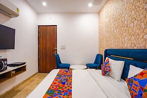 Fabhotel Noida Business Suites