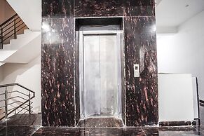 Fabhotel Noida Business Suites