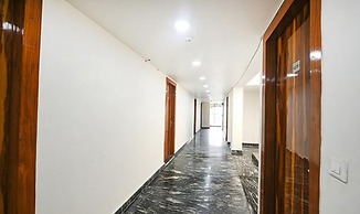 Fabhotel Mona Continental