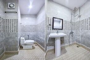 Fabhotel Black Stone Palace