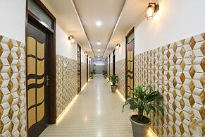 Fabhotel Black Stone Palace