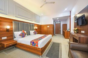 Fabhotel Black Stone Palace