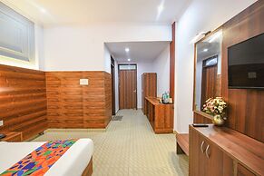 Fabhotel Black Stone Palace